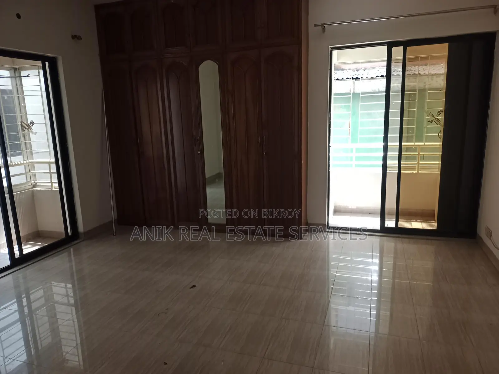 Wonderful 3 Bedroom Un Farnised Flat Rent In Gulshan 2