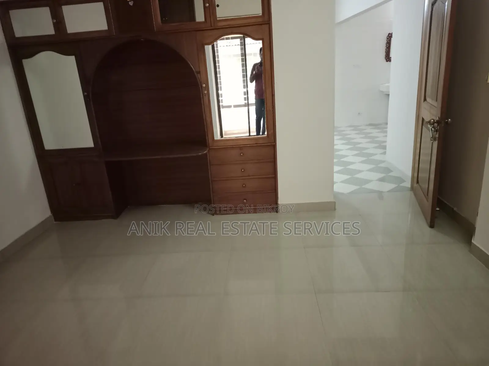 Wonderful 3 Bedroom Un Farnised Flat Rent In Gulshan 2