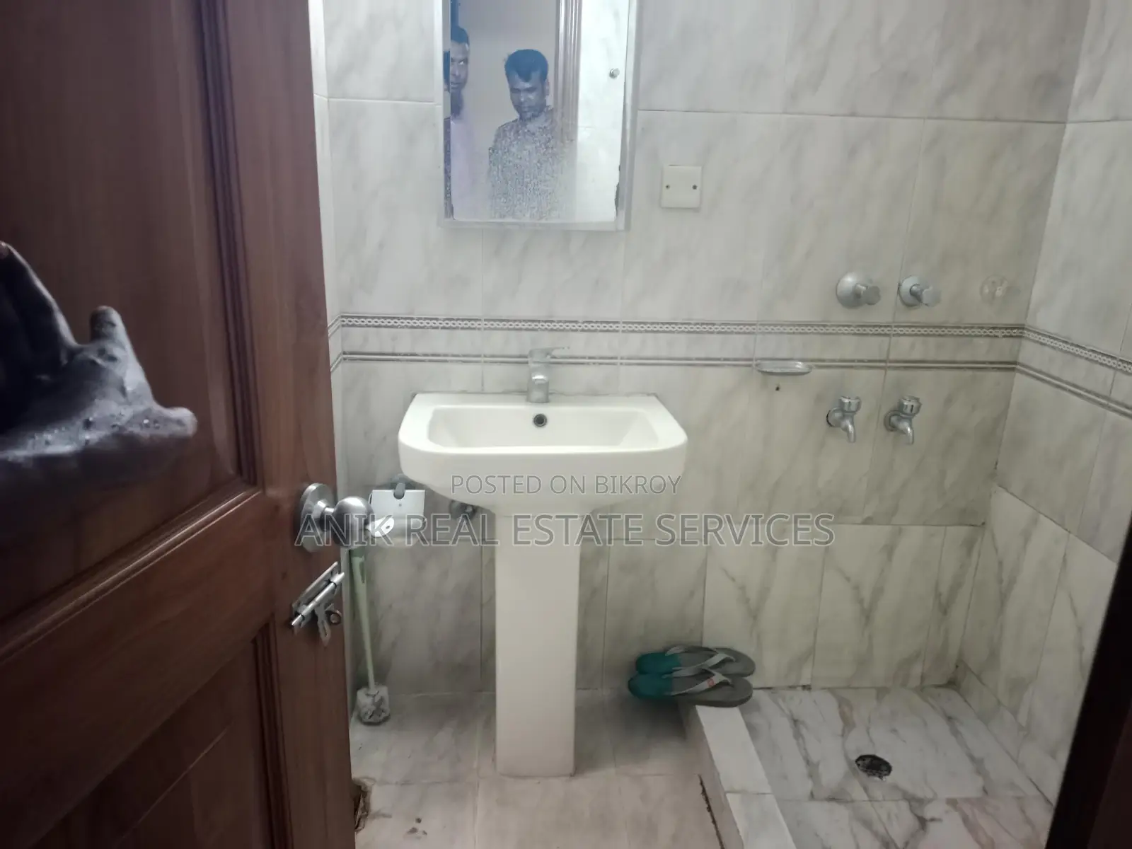 Wonderful 3 Bedroom Un Farnised Flat Rent In Gulshan 2