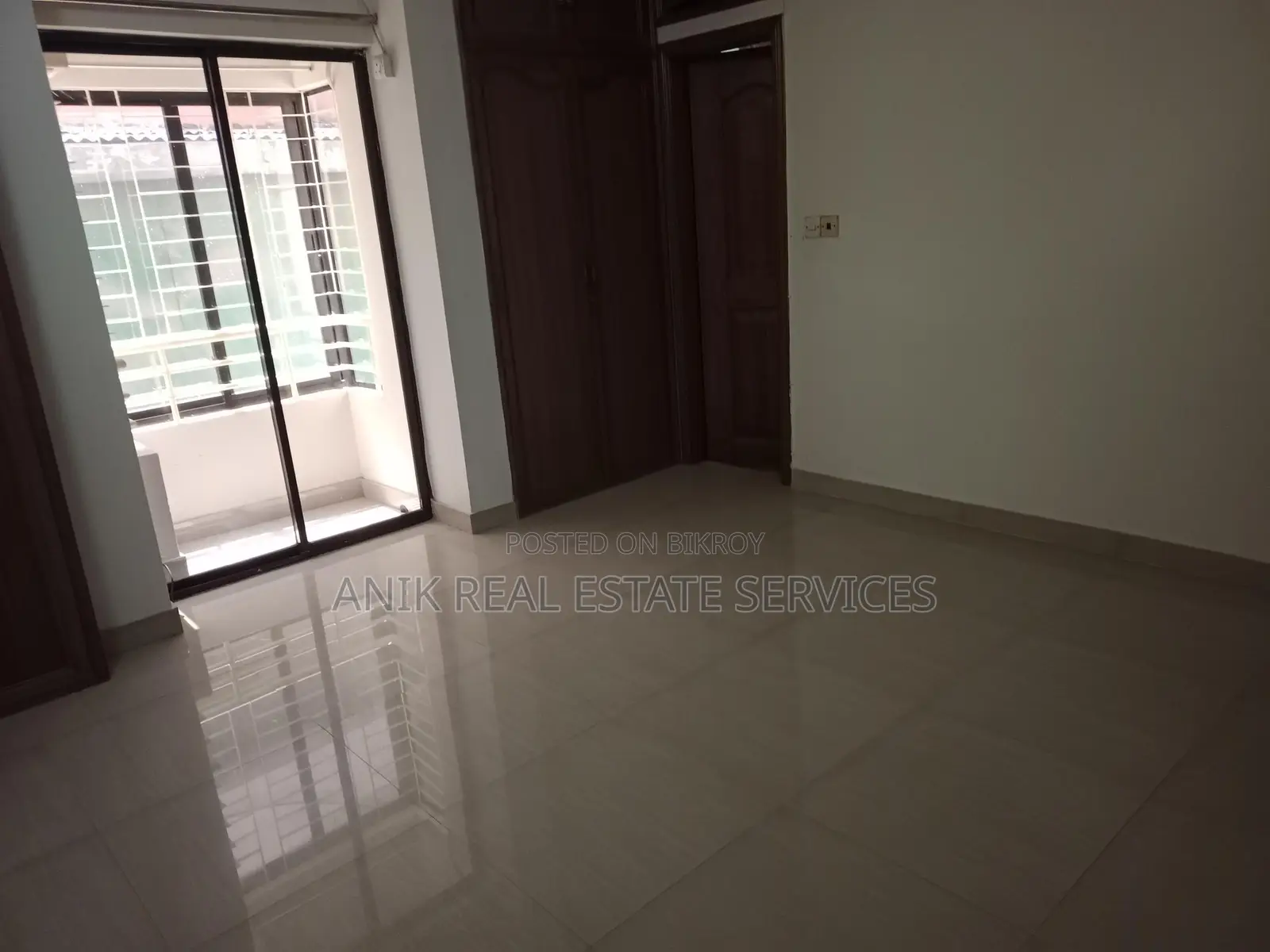 Wonderful 3 Bedroom Un Farnised Flat Rent In Gulshan 2