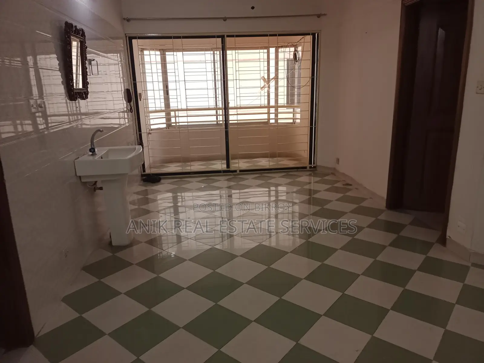 Wonderful 3 Bedroom Un Farnised Flat Rent In Gulshan 2