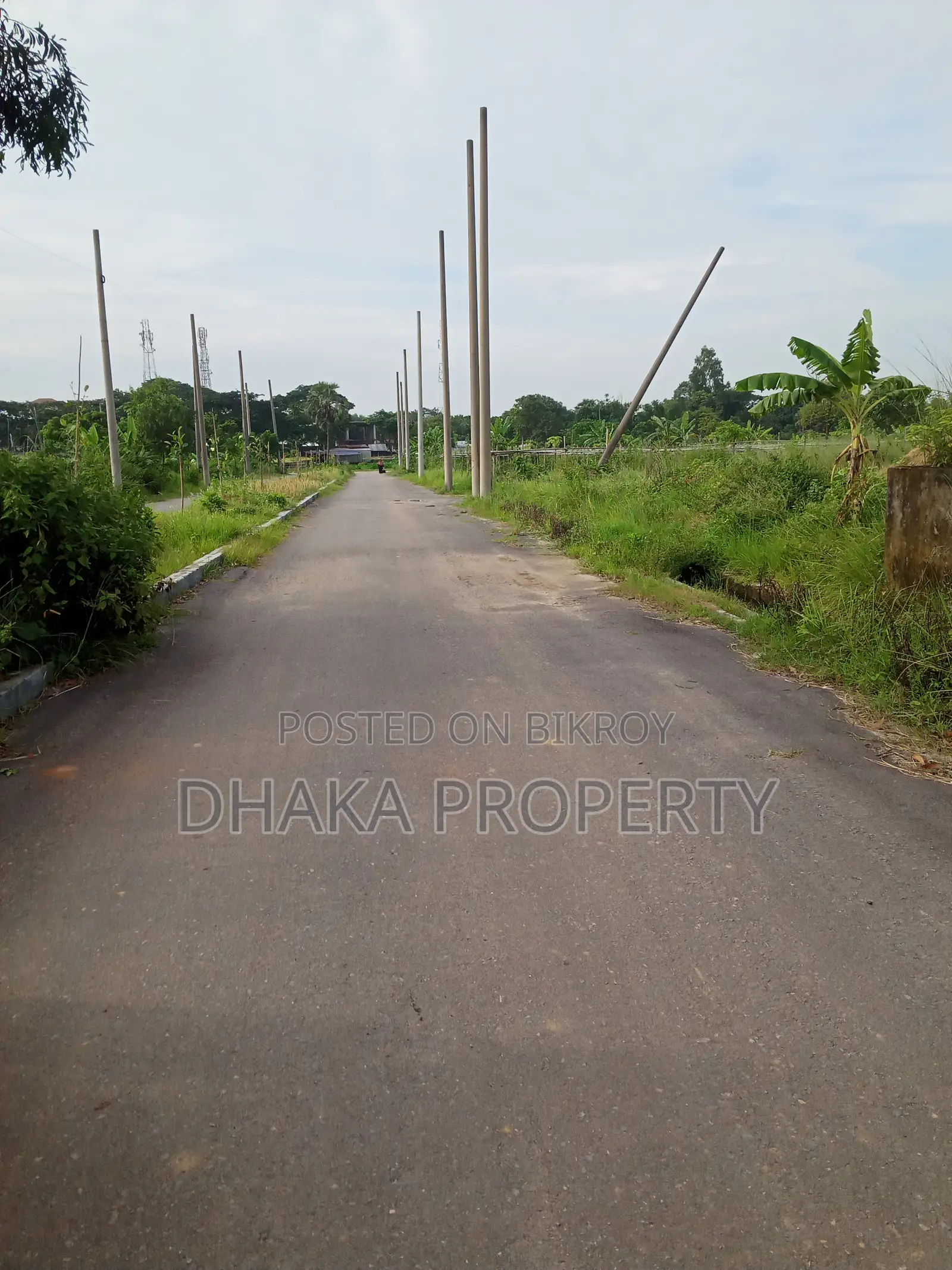 মন্দির এর সাথে ৩ কাঠা প্লট সেল সেক্টর -১৭/ই ব্লক