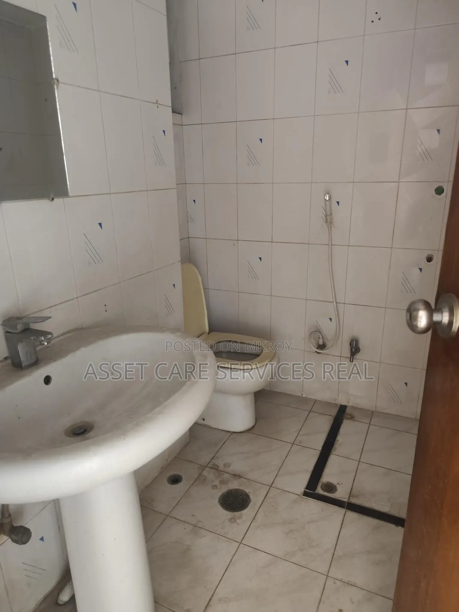 2100-Sqft Office Space for Rent in Baridhara Diplomatic Zone.
