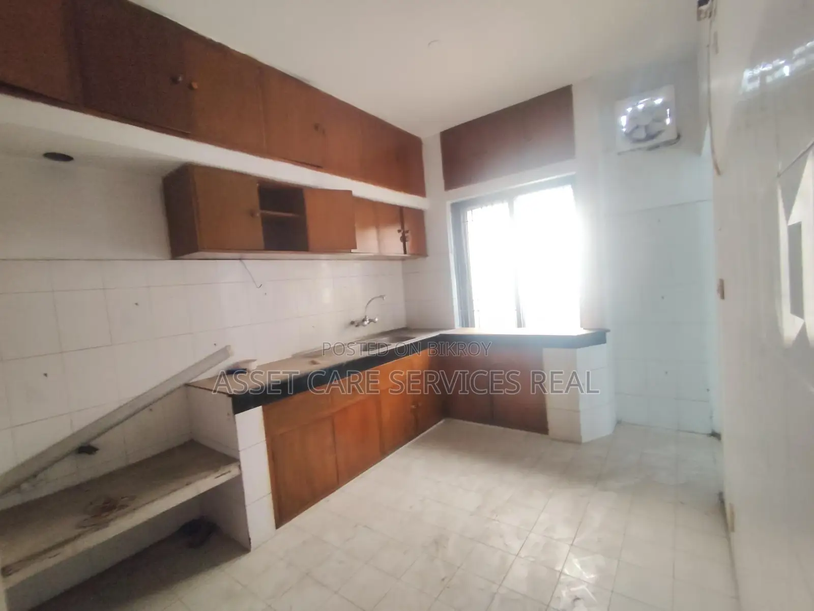 2100-Sqft Office Space for Rent in Baridhara Diplomatic Zone.