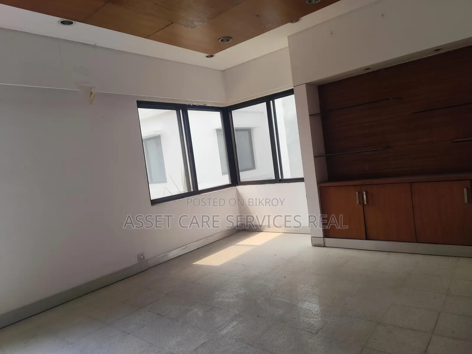 2100-Sqft Office Space for Rent in Baridhara Diplomatic Zone.