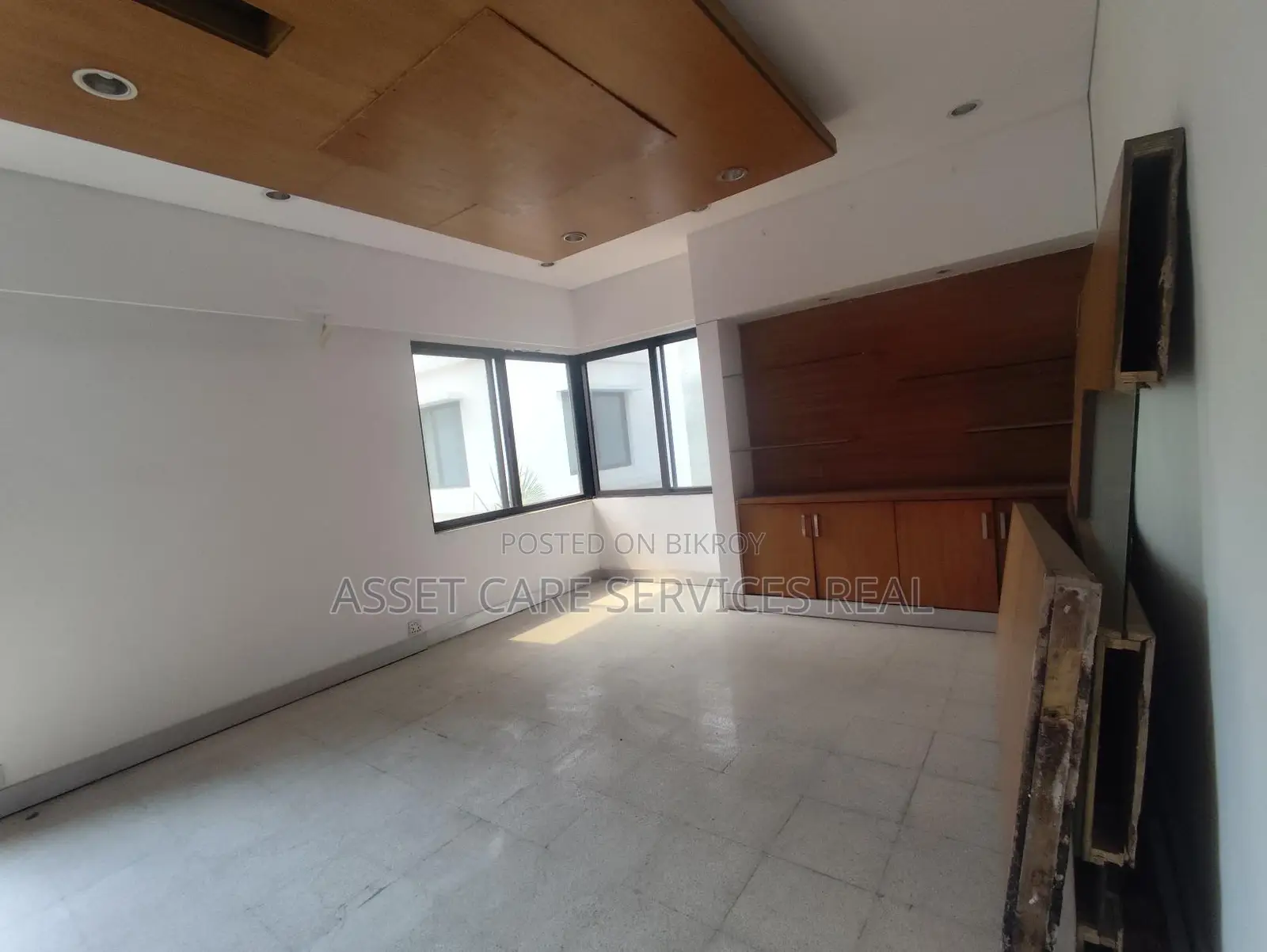 2100-Sqft Office Space for Rent in Baridhara Diplomatic Zone.