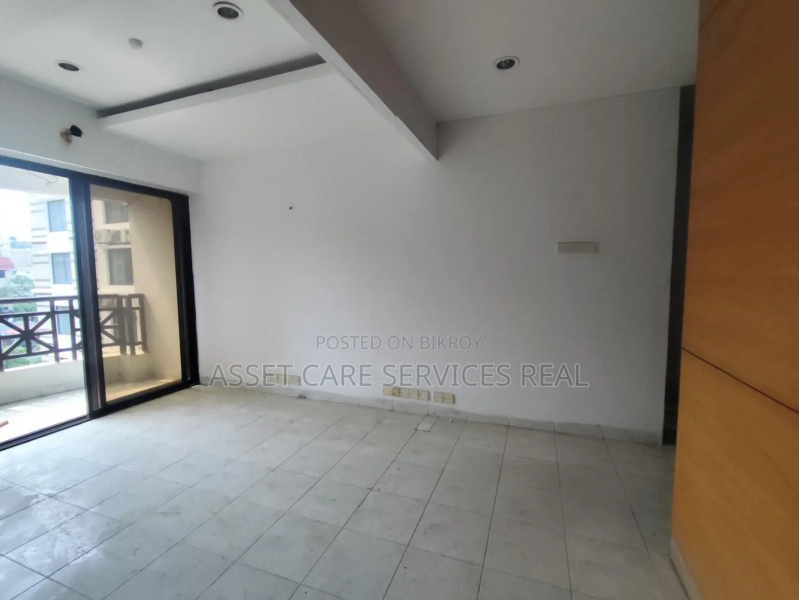 2100-Sqft Office Space for Rent in Baridhara Diplomatic Zone.