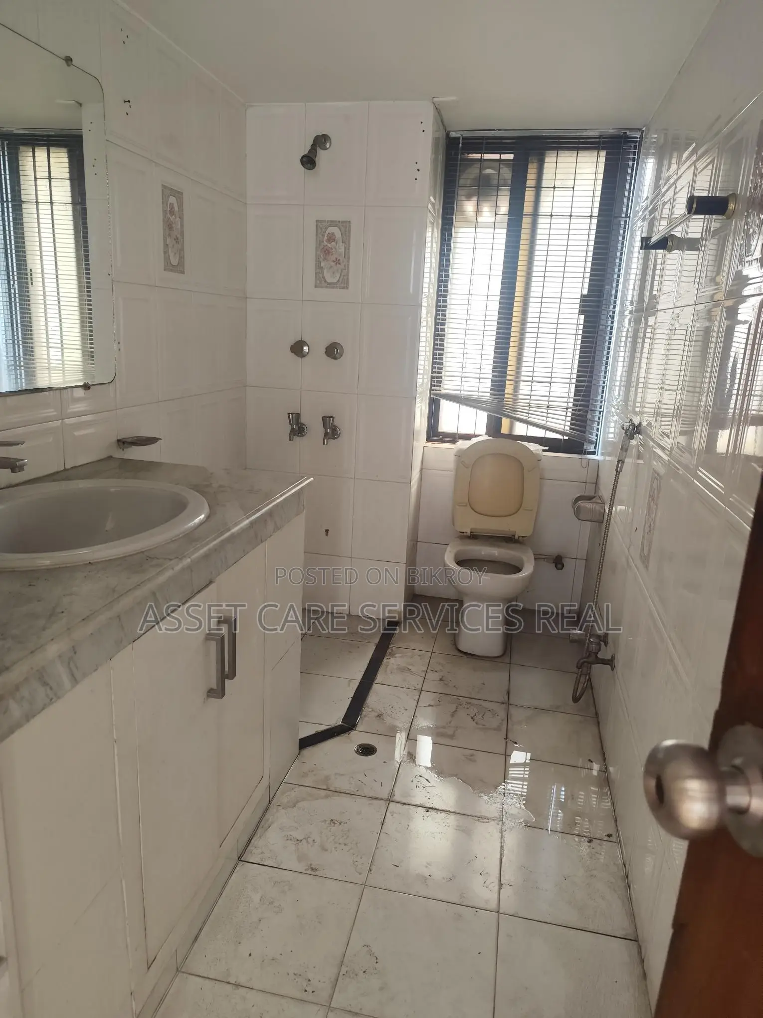 2100-Sqft Office Space for Rent in Baridhara Diplomatic Zone.