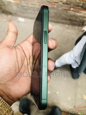 Apple iPhone 13 (Used)