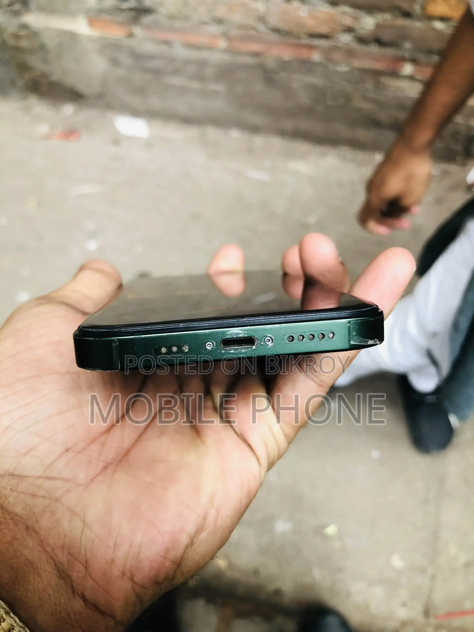 Apple iPhone 13 (Used)