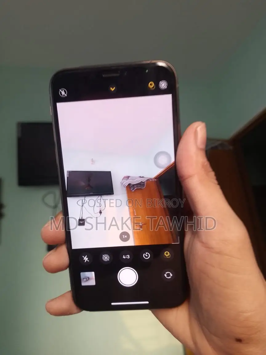 Apple iPhone XS . (Used)