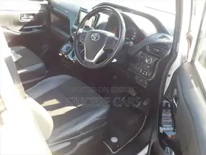 Toyota Noah SI WXB NON-HYBRID 2021