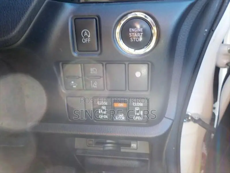 Toyota Noah SI WXB NON-HYBRID 2021