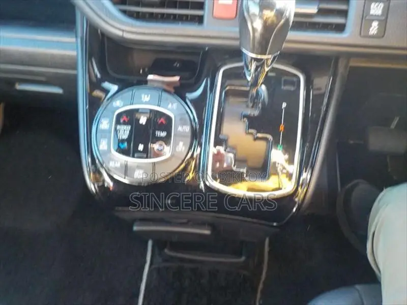 Toyota Noah SI WXB NON-HYBRID 2021