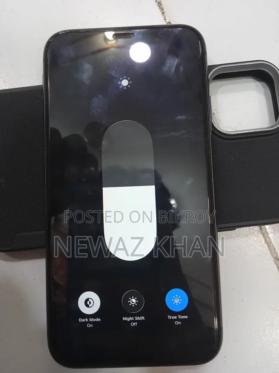 Apple iPhone 11 (64gb) (Used)