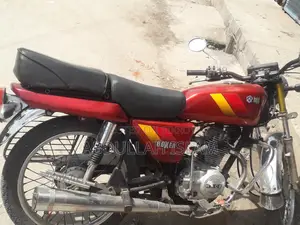 Bajaj Boxer . 2004