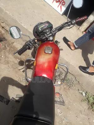 Bajaj Boxer . 2004