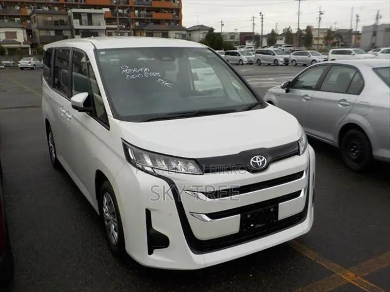 Toyota Noah X PKG 2022