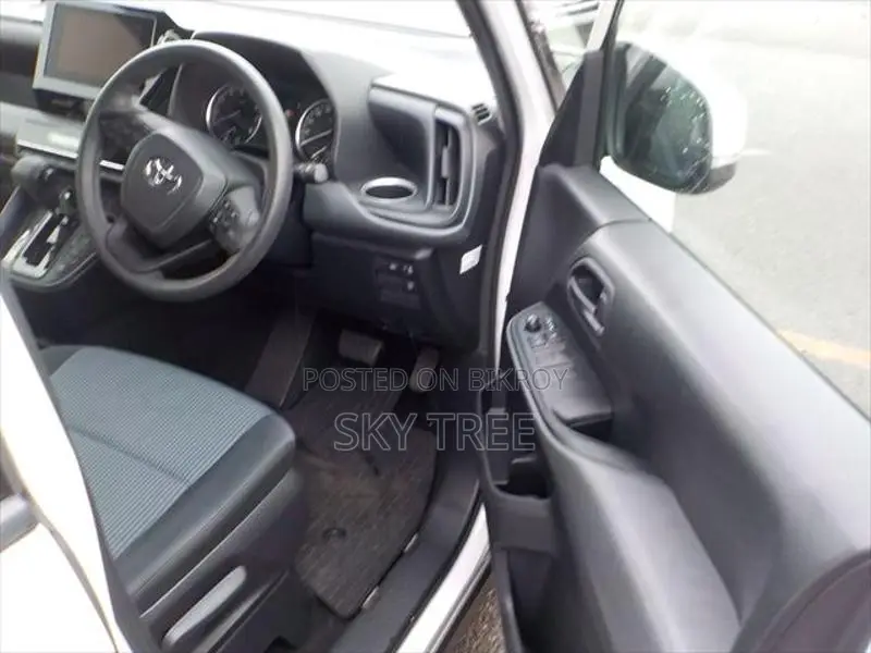Toyota Noah X PKG 2022