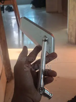 R15 Looking Glass