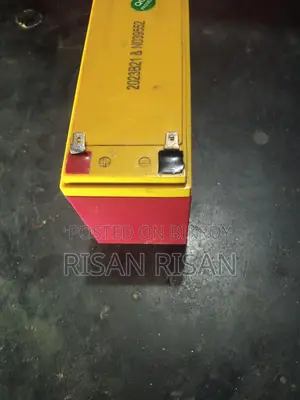 12 Volt 7.5 Ampere Battery