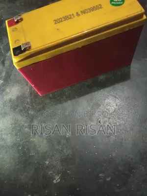 12 Volt 7.5 Ampere Battery
