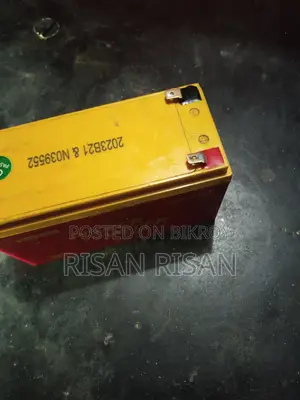 12 Volt 7.5 Ampere Battery