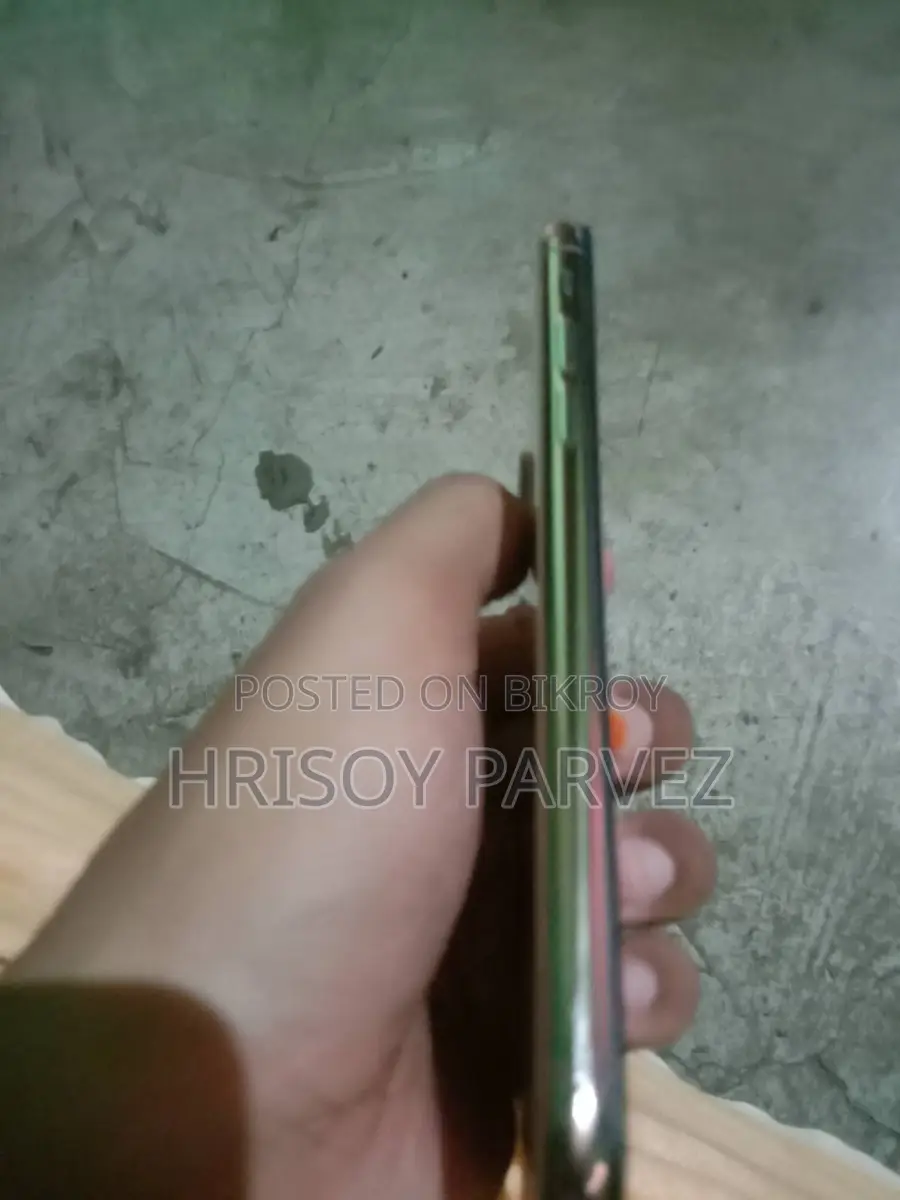 Apple iPhone XS (Used)