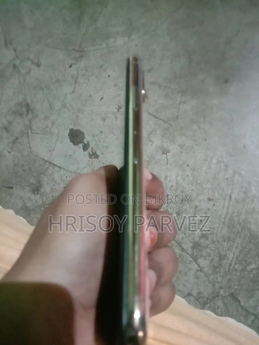 Apple iPhone XS (Used)