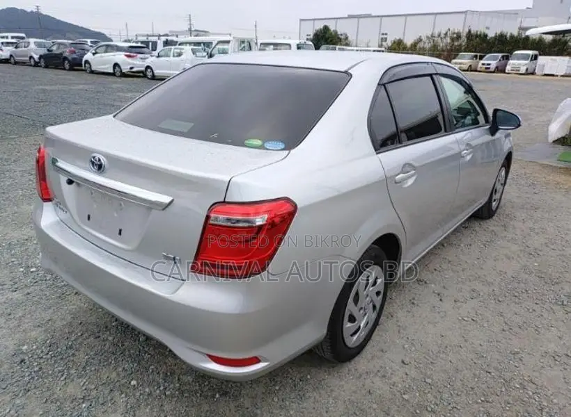 Toyota Axio EX HYBRID 2021 Silver