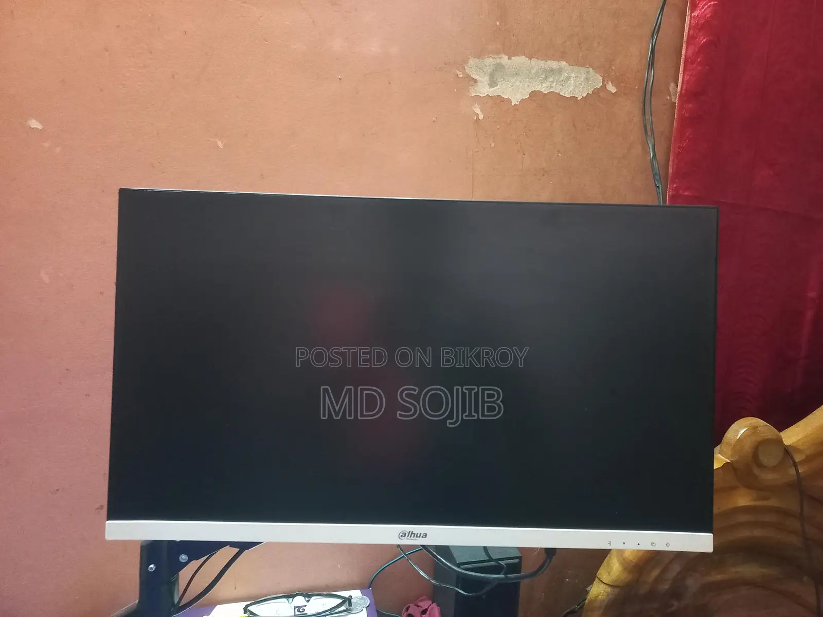 Monitor + Arm Sell Post