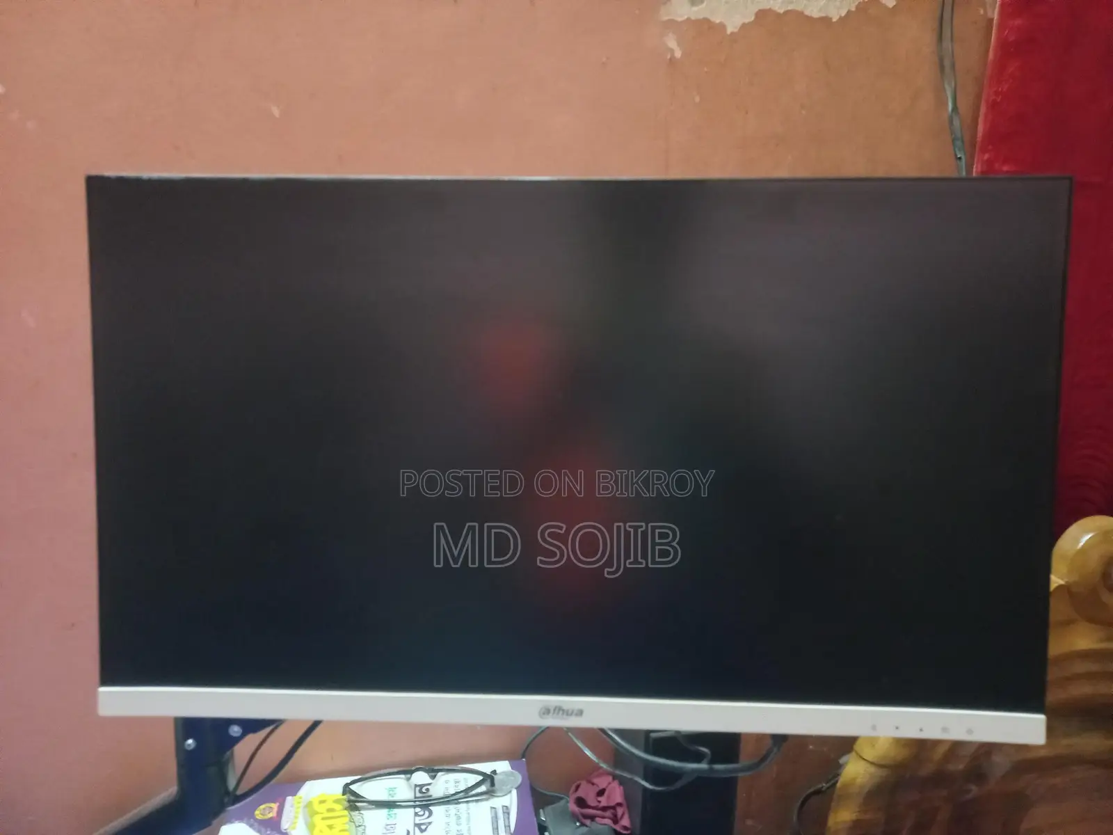 Monitor + Arm Sell Post