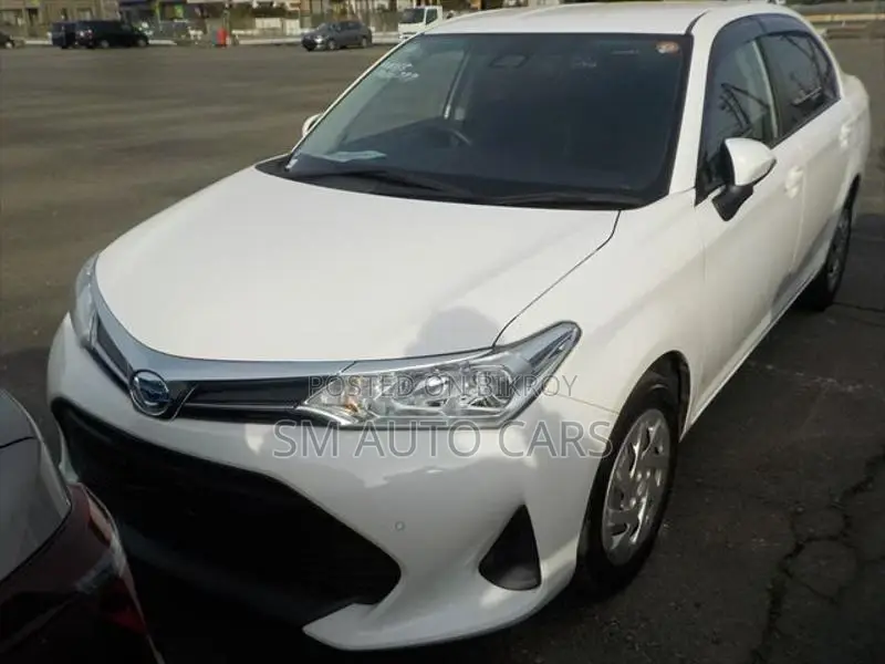 Toyota Axio Hybrid EX White 2021