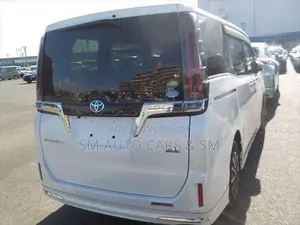 Toyota Esquire Hybrid Gi Pearl 2021