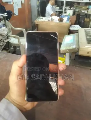 Samsung Galaxy S22 . (Used)