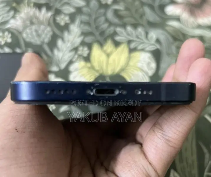 Apple iPhone 12 (Used)