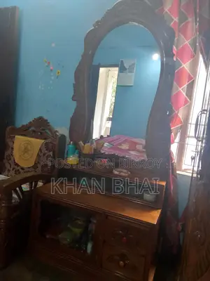 ড্রেসিং টেবিল