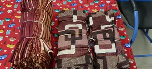 পর্দাটা একেবারেই নতুন দুইটা ভিন্ন রঙের একেক ২০ পিস করে মোট ৪০ পিস।