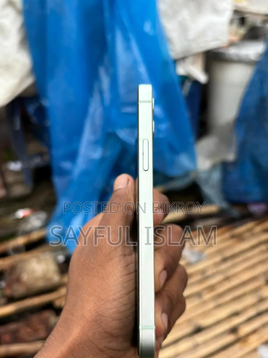 Apple iPhone 12 (Used)