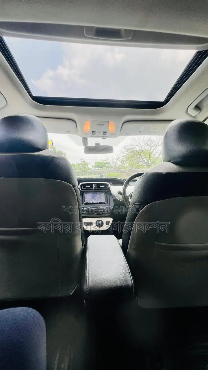 Toyota Prius sun roof 2016