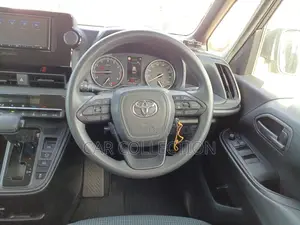 Toyota Noah X 2022