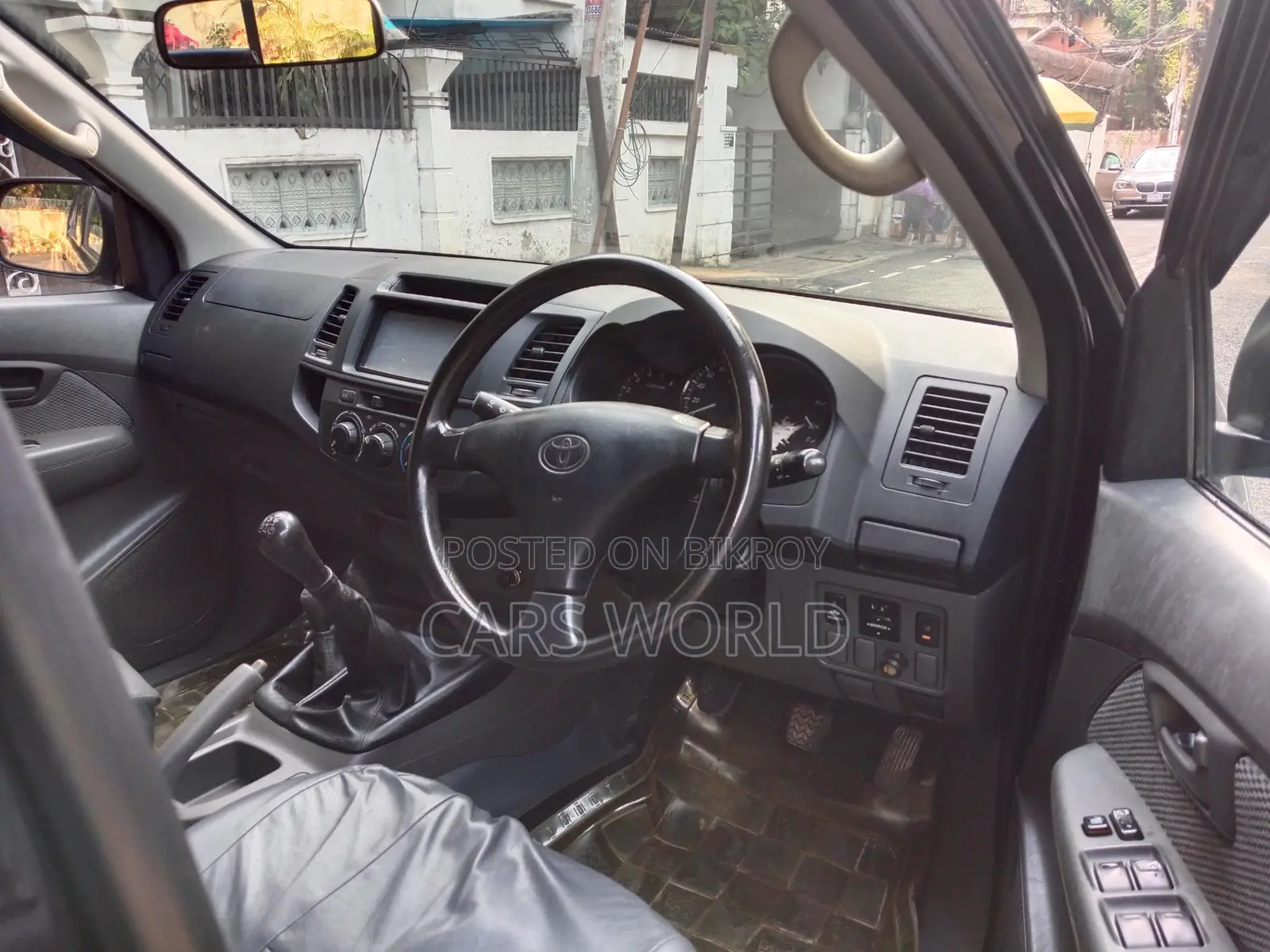 Toyota Hilux double cabin pickup 2014