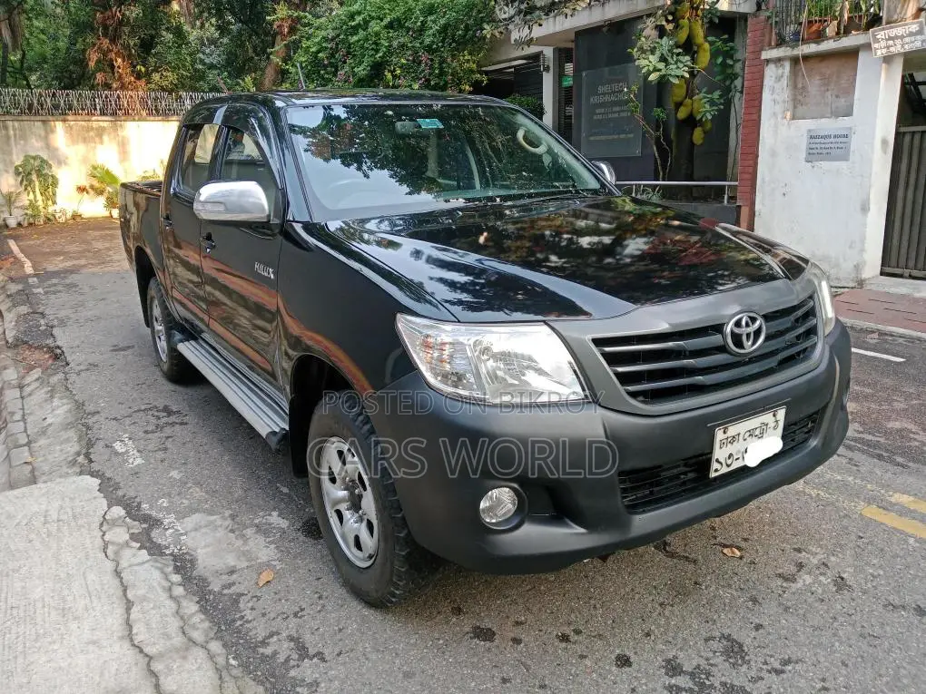 Toyota Hilux double cabin pickup 2014