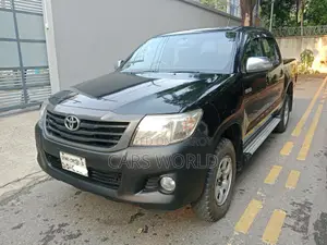 Toyota Hilux double cabin pickup 2014