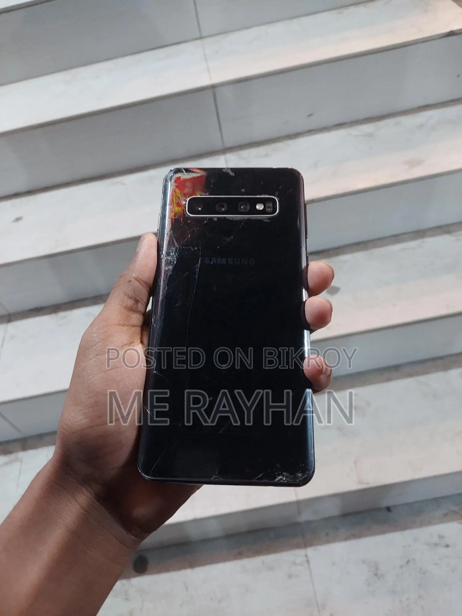 Samsung Galaxy S10 . (Used)