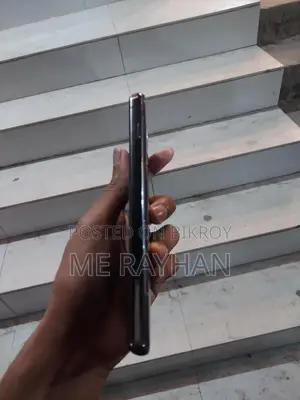 Samsung Galaxy S10 . (Used)