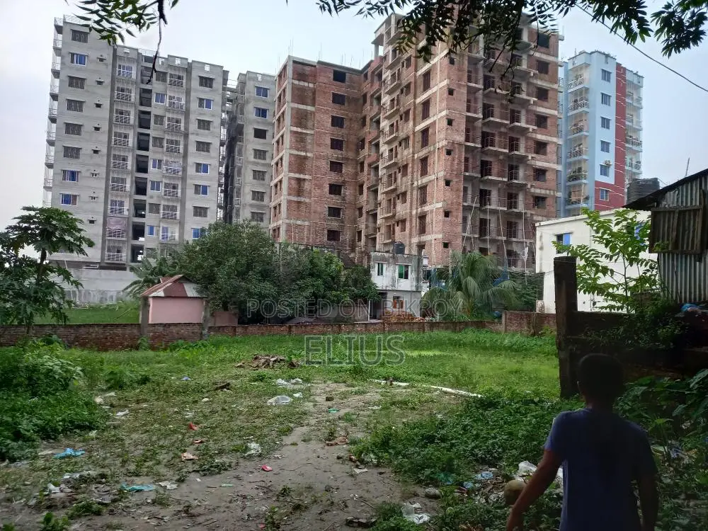 1450 Square Feet Flat / Land Share