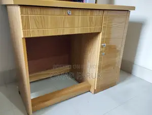 পড়ার টেবিল
