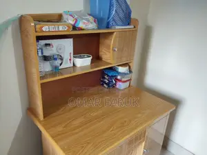 পড়ার টেবিল