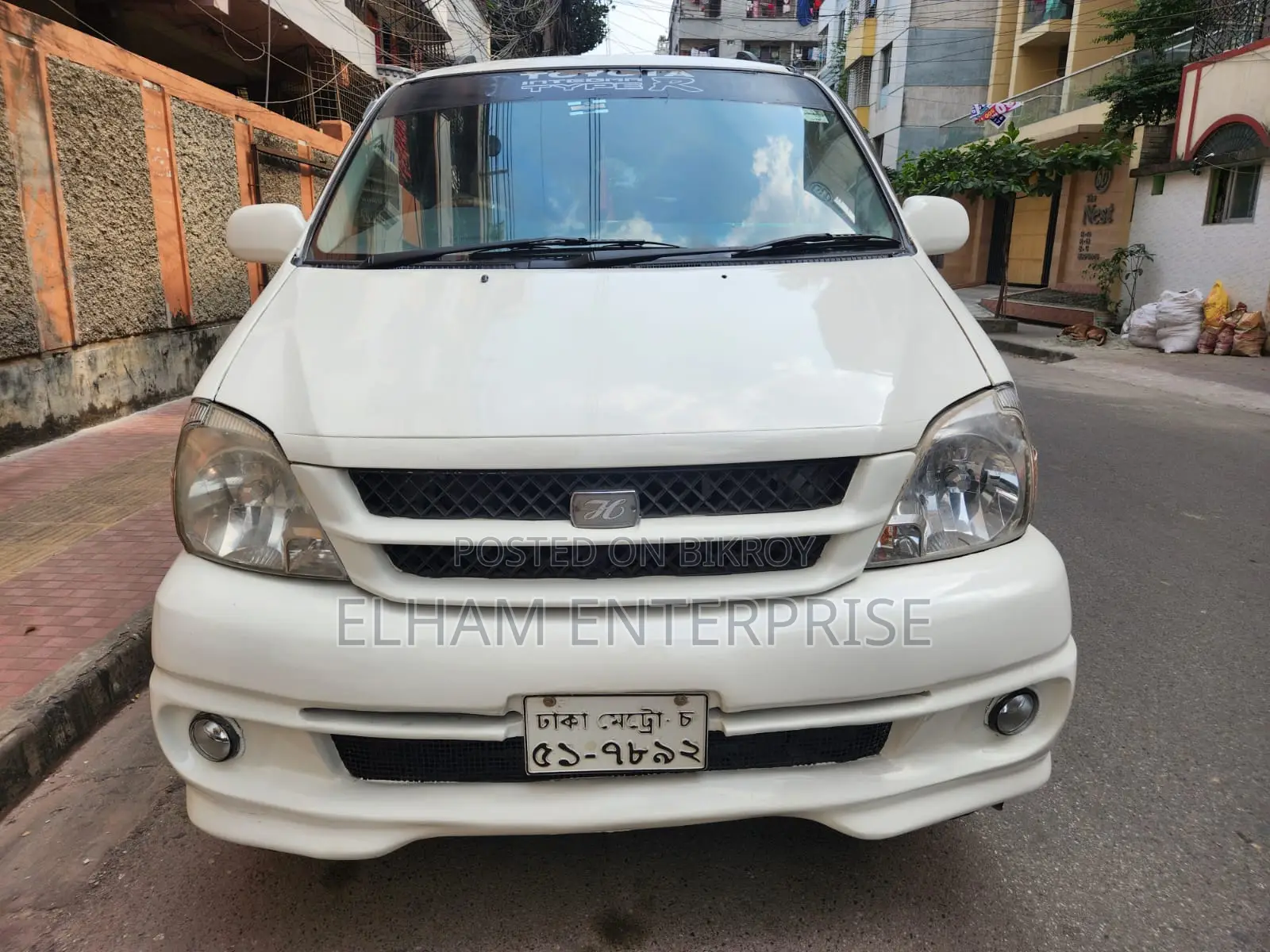 Toyota Hiace Touring 2001